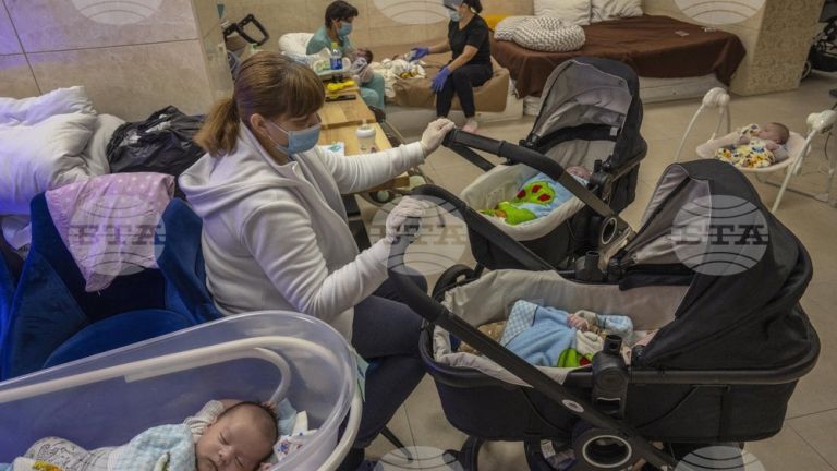 В столицата Киев най-малко 20 бебета, родени от сурогатни майки,
