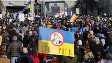 Украинският президент Володимир Зеленски призова швейцарците да принудят своето правителство