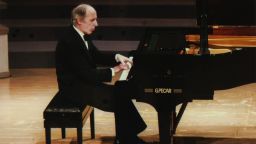 Легендарният пианист Бруно Канино в "Концерти за двама" с Тодор Петров и Симфониета-Враца 