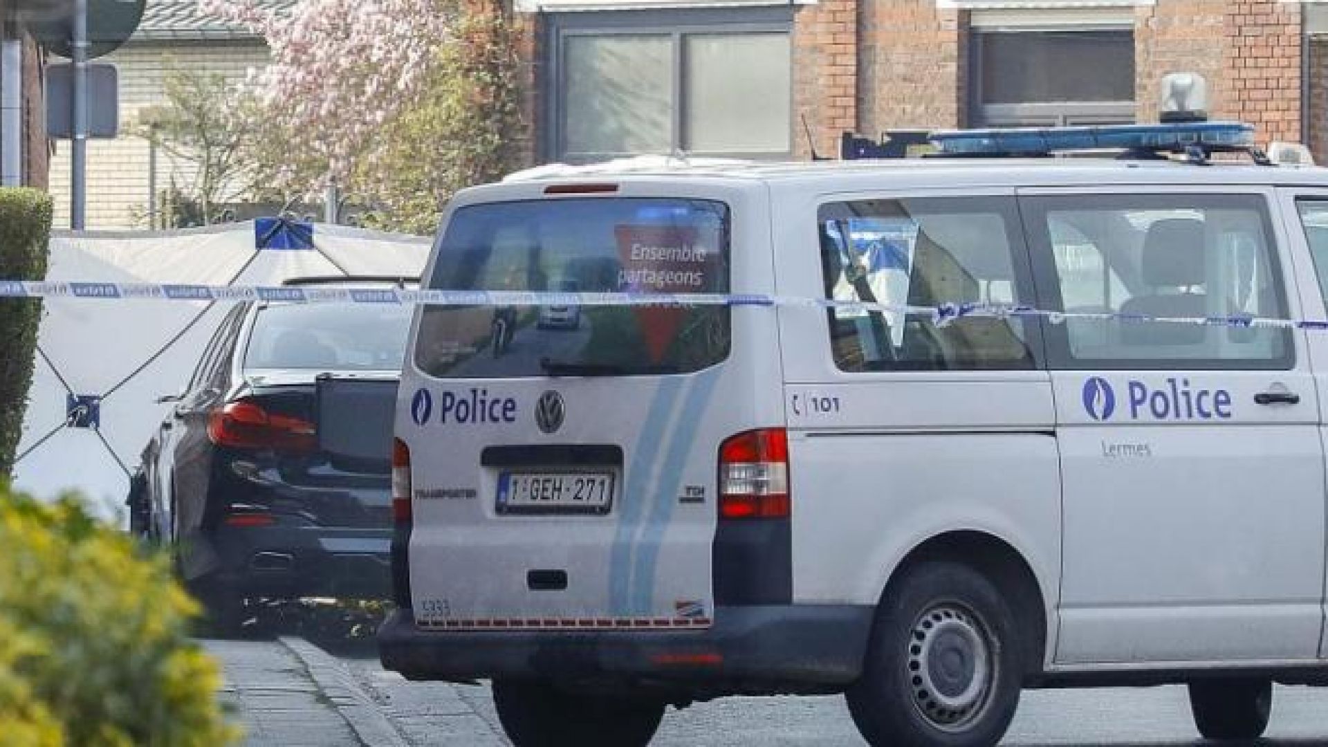 Кола се вряза в карнавална трупа в Белгия, сред загиналите има дете