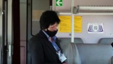 На гара Казичене във влака по направлението София Карлово Бургас се качил