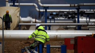 Операторът заяви, че 182-та км от връзката с Гърция са запълнени с природен газ