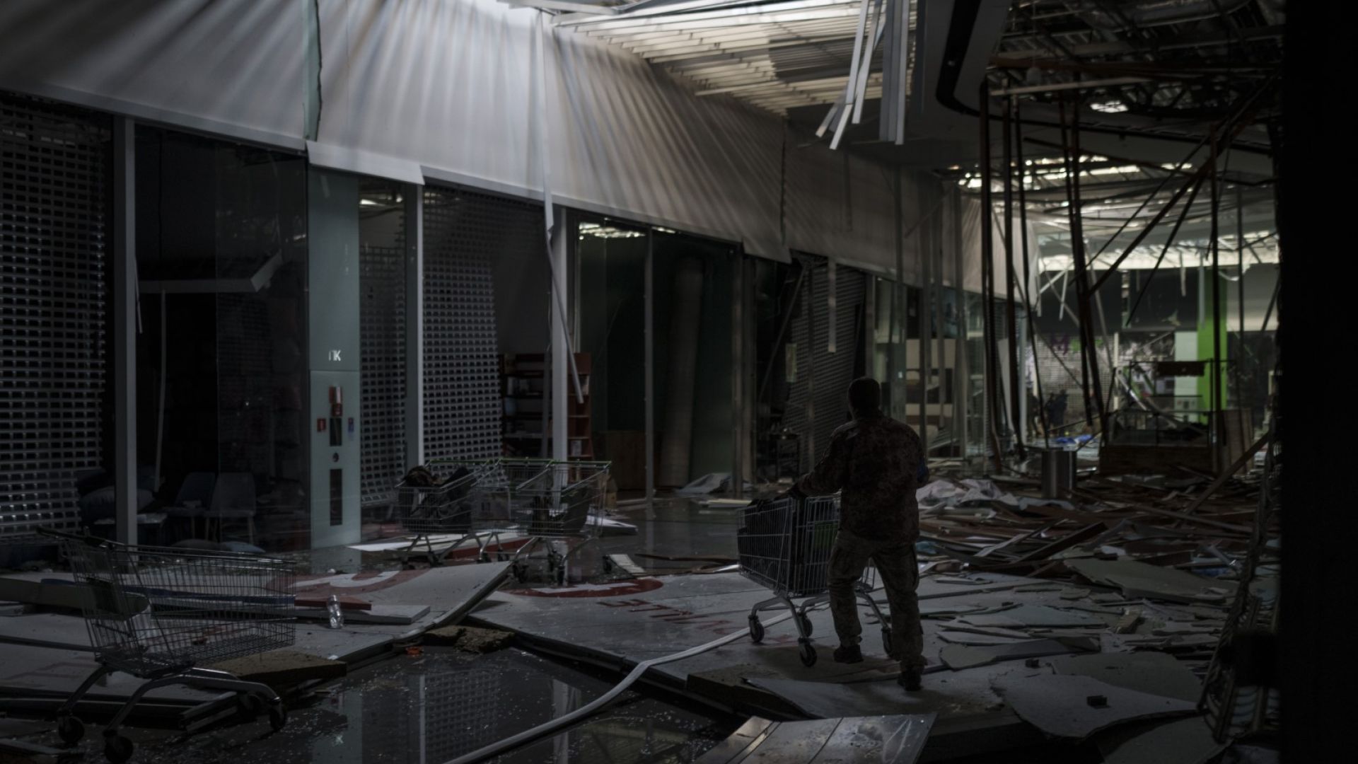 Бомба падна върху магазин на фамилията Mulliez - собственик на Decathlon, в Киев