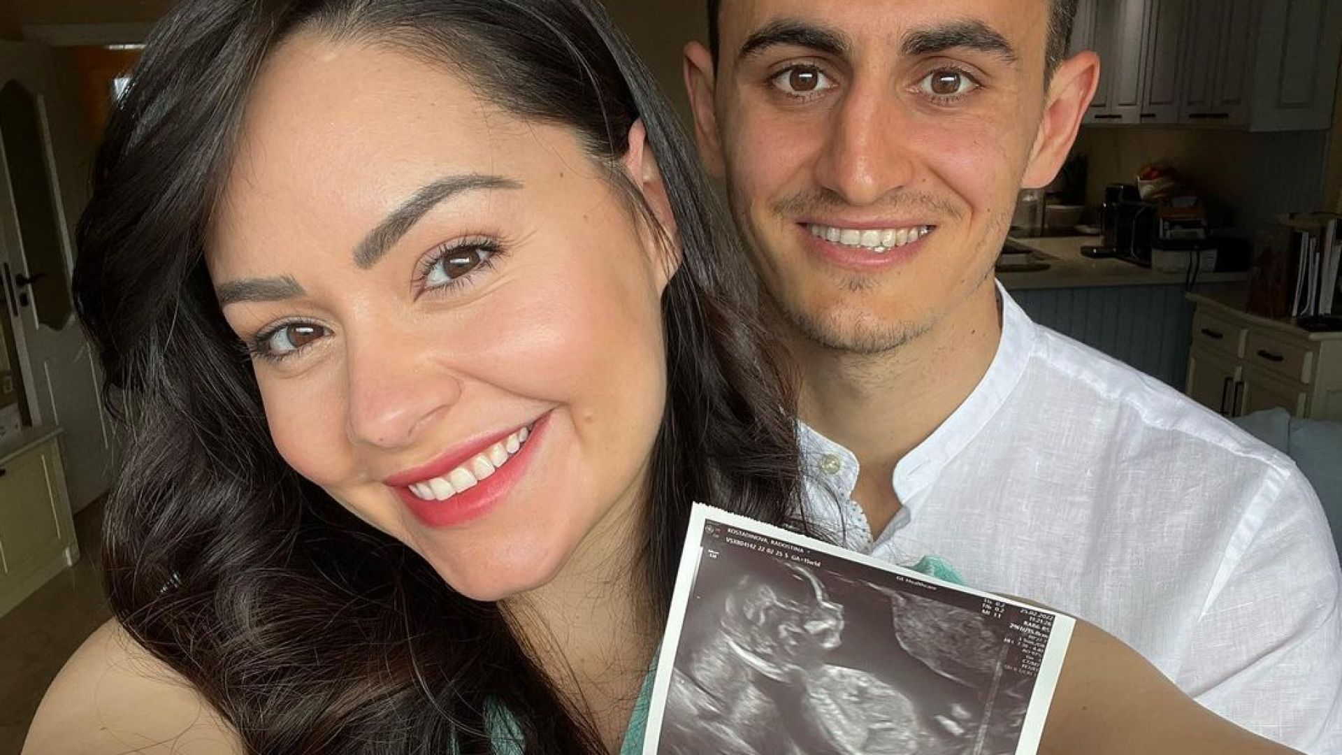 След три инвитро процедури Мис България 2015 забременя с близнаци, но загуби едното бебе