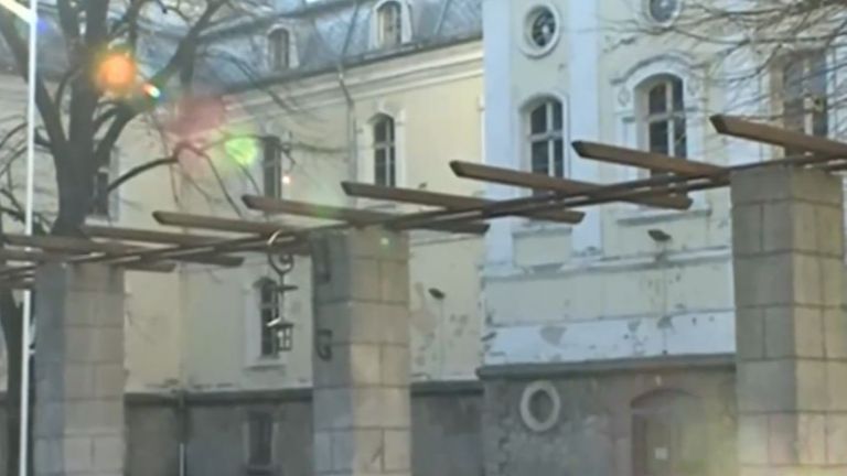 Животът на стотици ученици в Пловдив е поставен в риск.