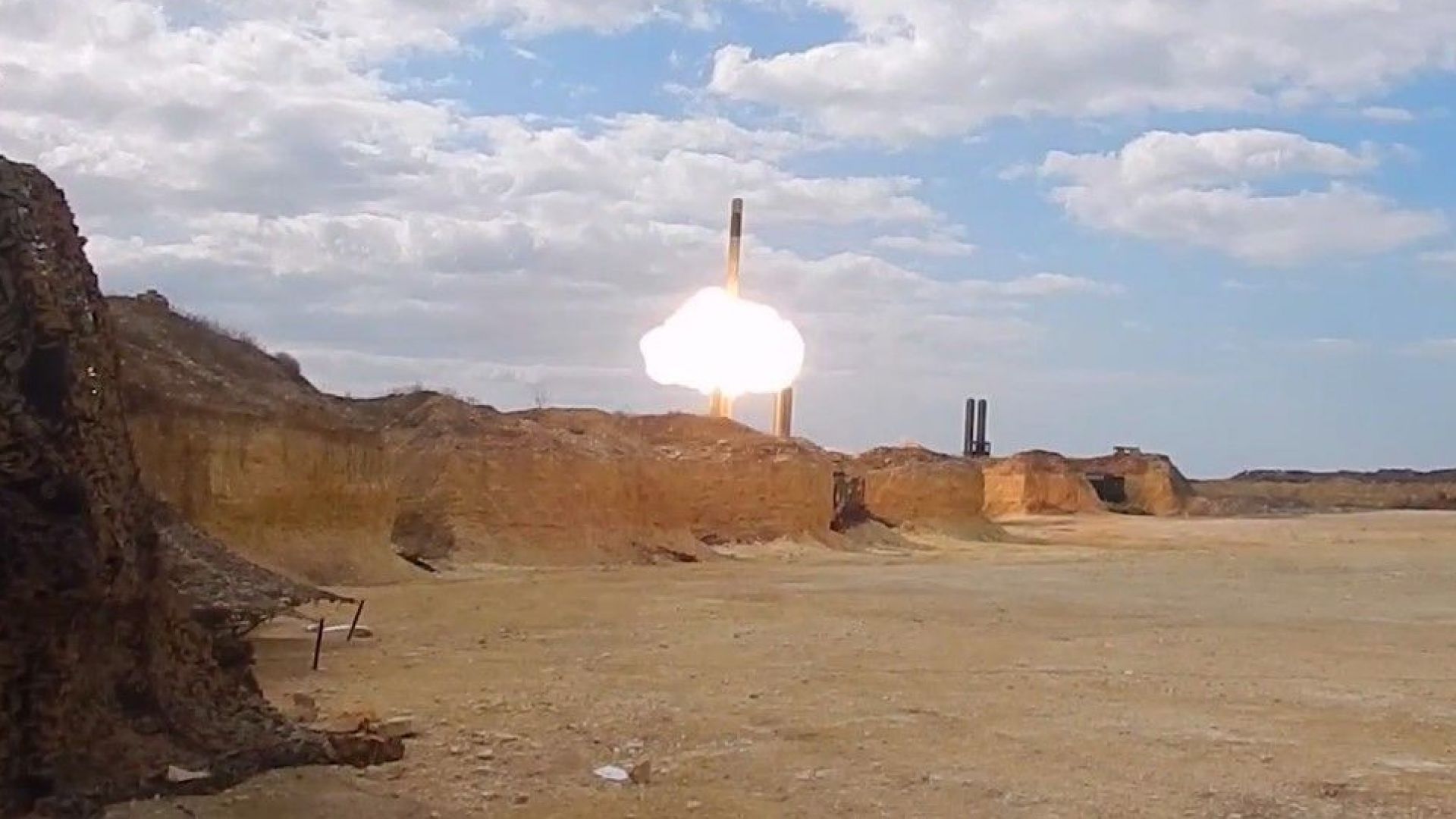 Руската армия показа как нанася удари с крилати ракети от кораб и система "Бастион" в Украйна (видео)