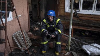 Вече измина месец и ние издържахме шест пъти по дълго отколкото