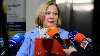 Преди заседанието на ВСС правосъдният министър Надежда Йорданова заяви че