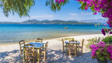 4 евро за кафе, 15 за сандвич на плажовете в Гърция