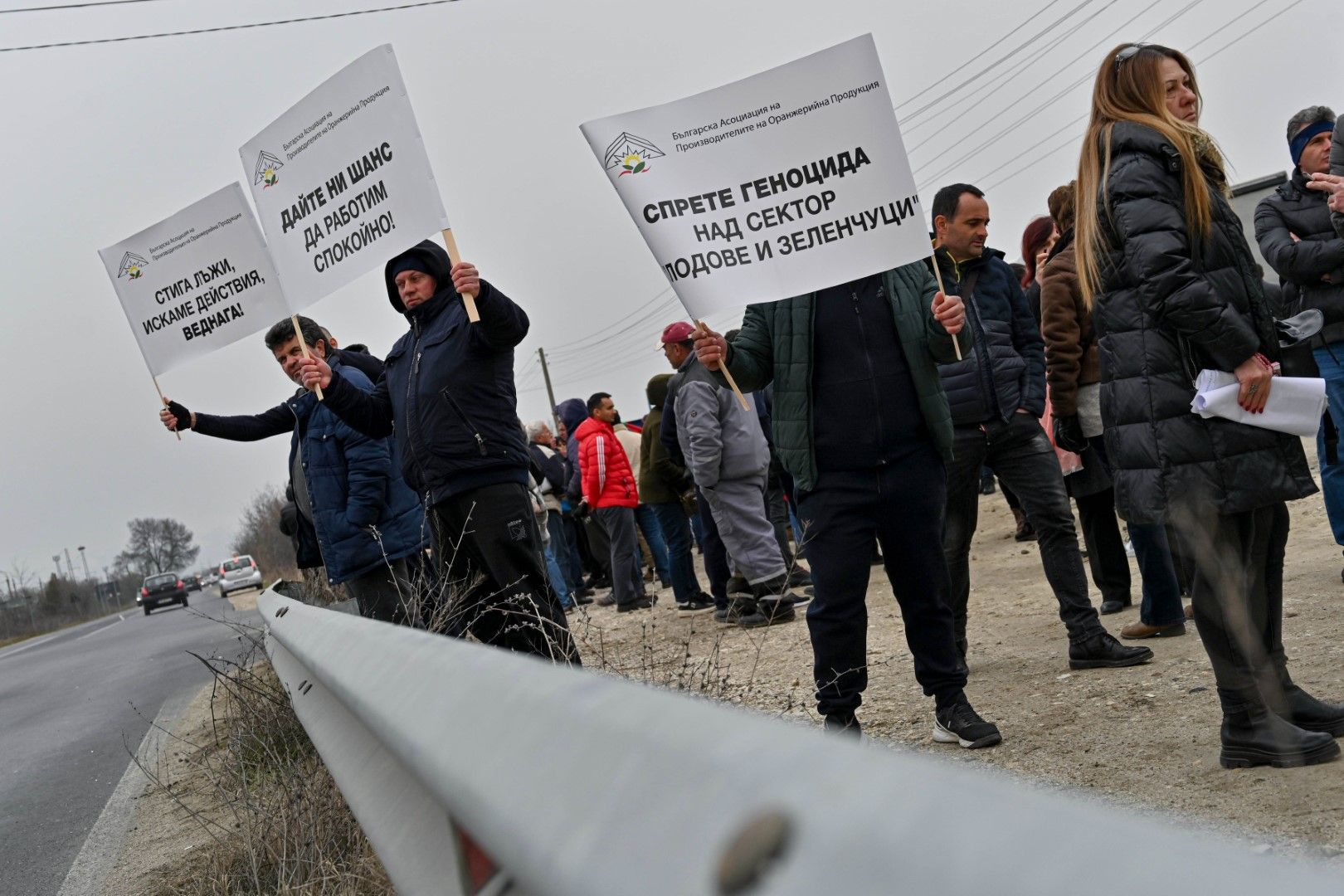 Производители на плодове и зеленчуци блокираха на 16 март пътя Пловдив – Карлово при разклона за Калояново. Стопаните настояват за по-добро подпомагане от държавата