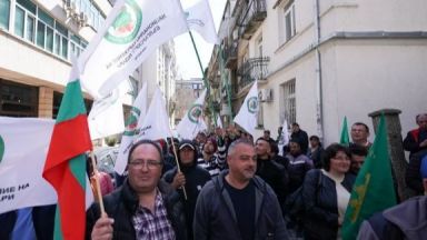 Лозарите излязоха на национален протест пред Министерството на земеделието Според