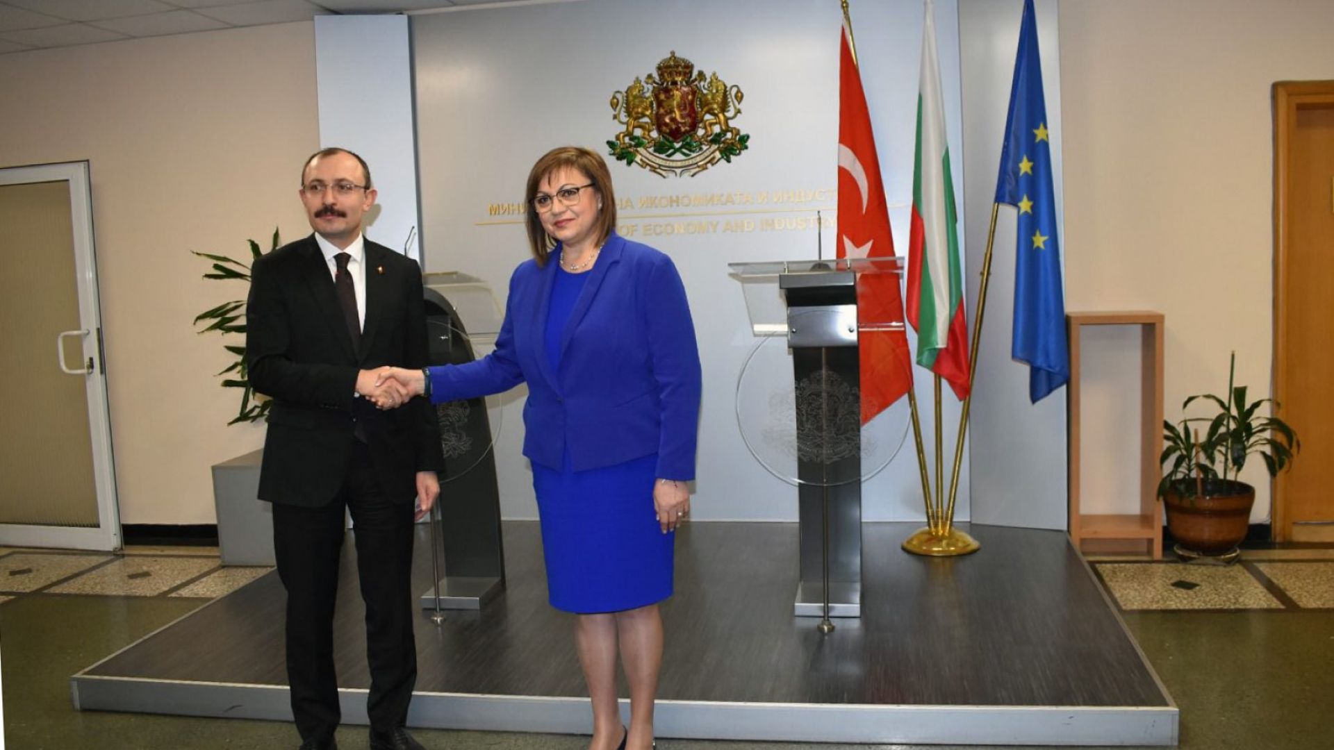 Нинова обсъди с турски министър спешен внос на стомана и стоманени изделия 