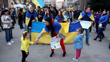 Граждани се събраха на мирна демонстрация в центъра на София
