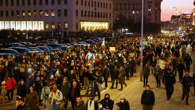 Граждани се събраха на мирна демонстрация в центъра на София