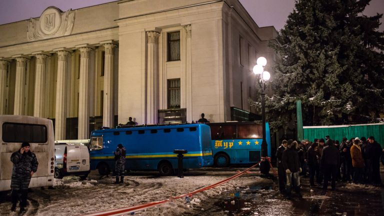 Украинската Върховна Рада днес, месец след началото на руското нахлуване