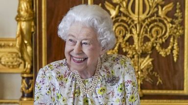 Кралица Елизабет присъства виртуално на откриването на болнично отделение с нейното име