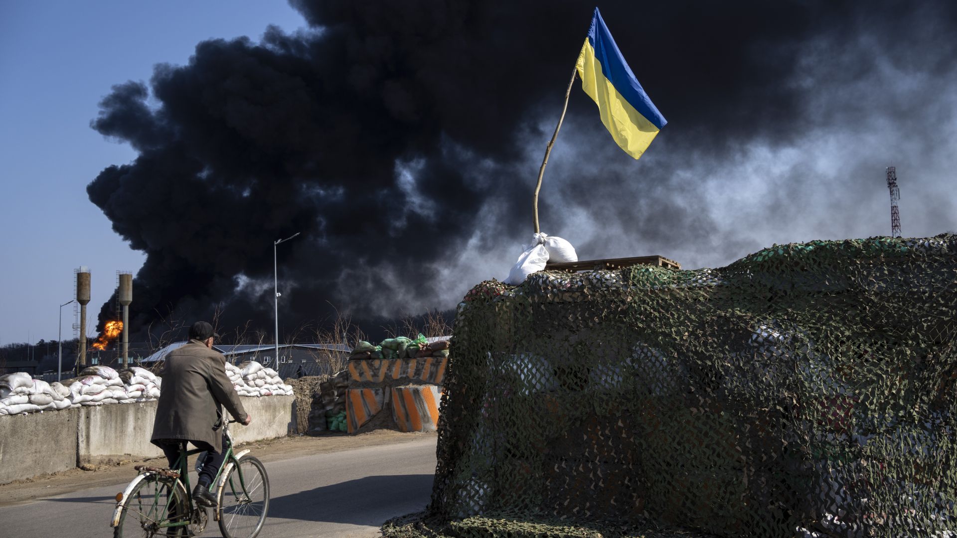 Украйна спря евакуацията на цивилни, щетите и загубите от войната вече достигат $560 милиарда