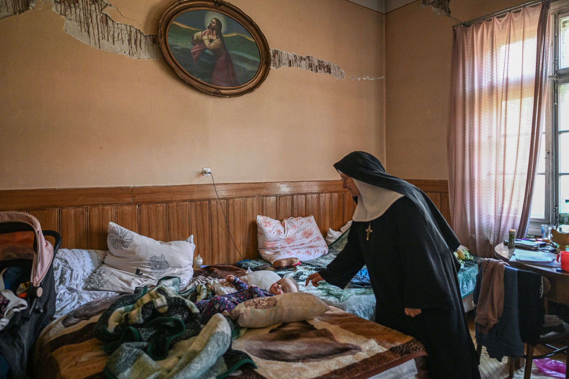 Сестрите бенедиктинки в Полша приютиха бежнци в манастира