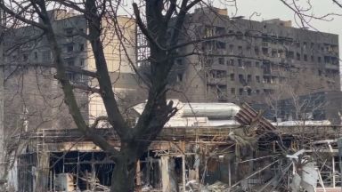 Руски военни колони навлизат в Донбас, пак обстрел над реактора в Харков (видео)
