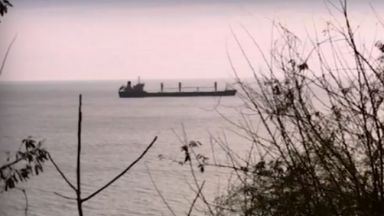 Бомба е паднала до един от българските кораби в Мариопул