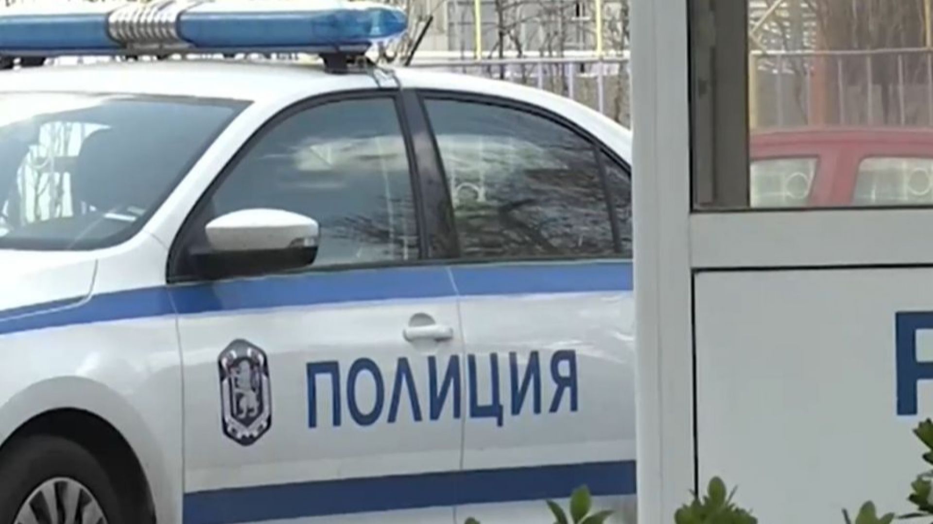 В София задържаха 13 сирийци в български микробус
