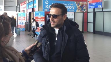 Никос Вертис пристигна в София за концерта в зала "Арена Армеец"