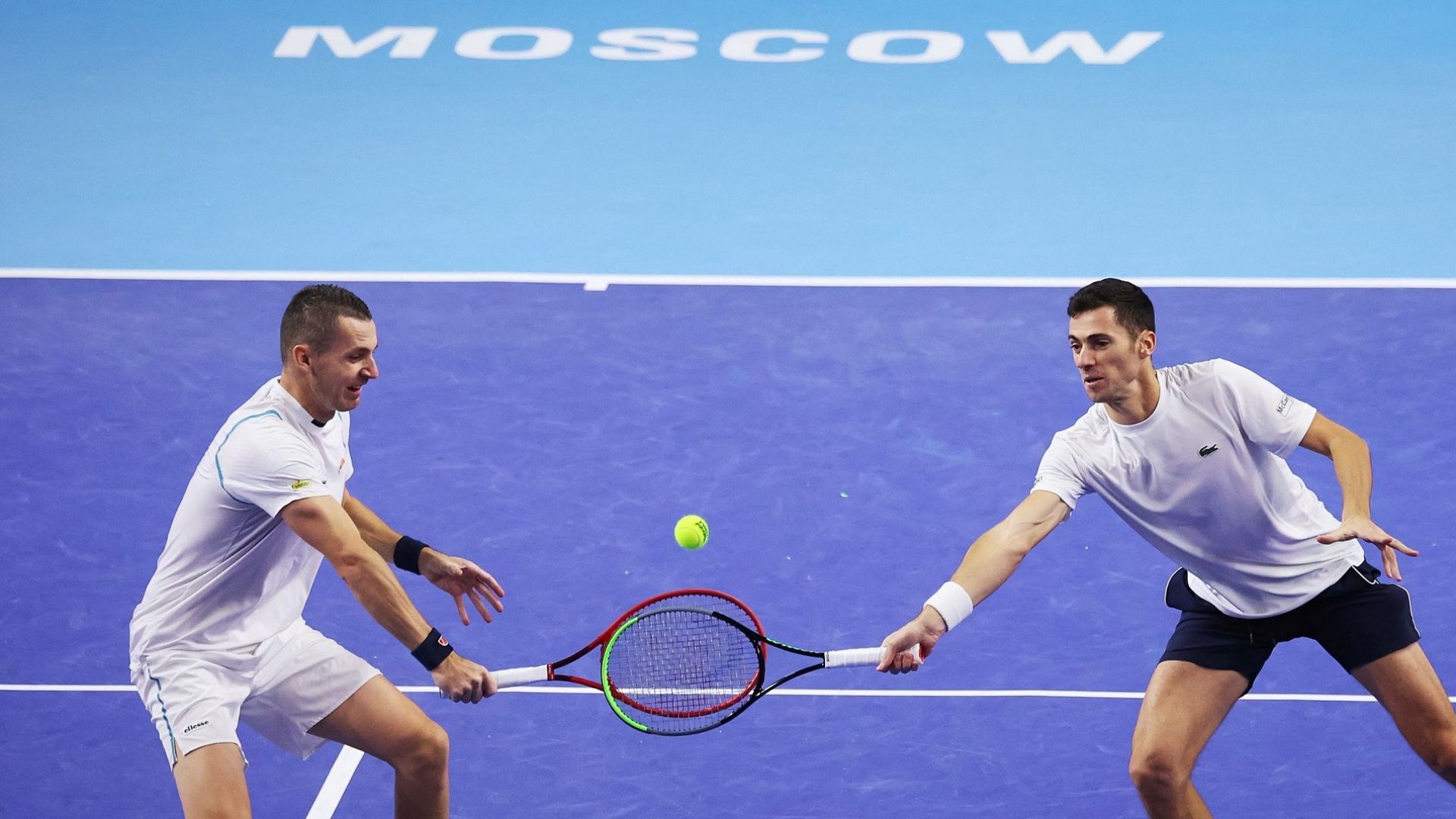 Русия няма да отменя тенис турнирите си, отваря ги за "приятелски държави" 