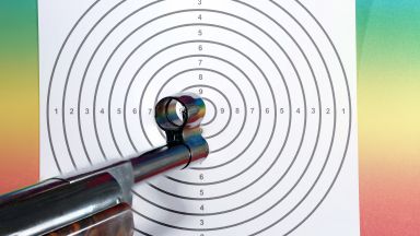 Младеж на 20 години е прострелял 9 годишния си брат с