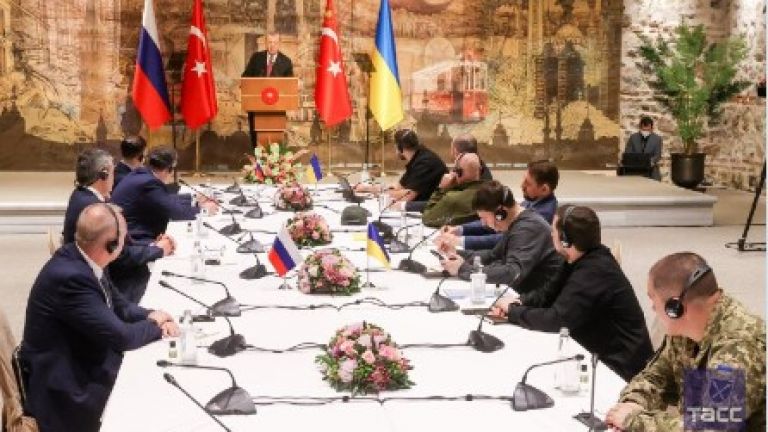 Делегациите на Украйна и Русия започнаха преговорите в Истанбул. Президентът
