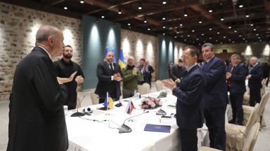 Преговорите между Украйна и Русия в Истанбул в двореца Долмабахче