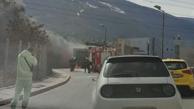 Камион се е запалил на столичния булевард Черни връх в