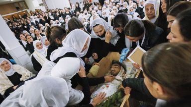 Заподозрян арабски нападател уби днес най малко четирима души в предградие