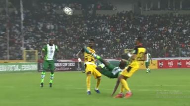 Пълен хаос в Нигерия, фенове опитаха да линчуват играчите след пропуснатия Мондиал