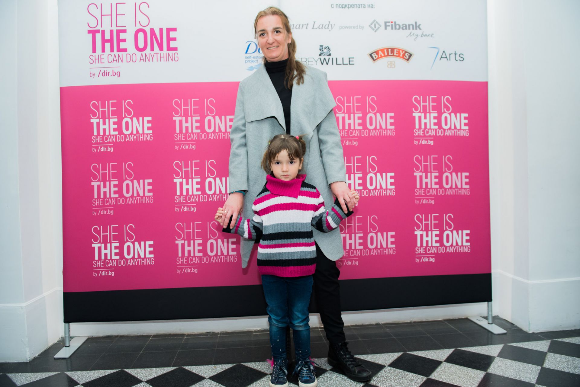 Дъщерята на Мария Каварджикова и внучката ѝ я представляваха на She`s The ONE