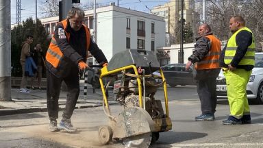 Започват пролетни пътни ремонти и миене на улици в София