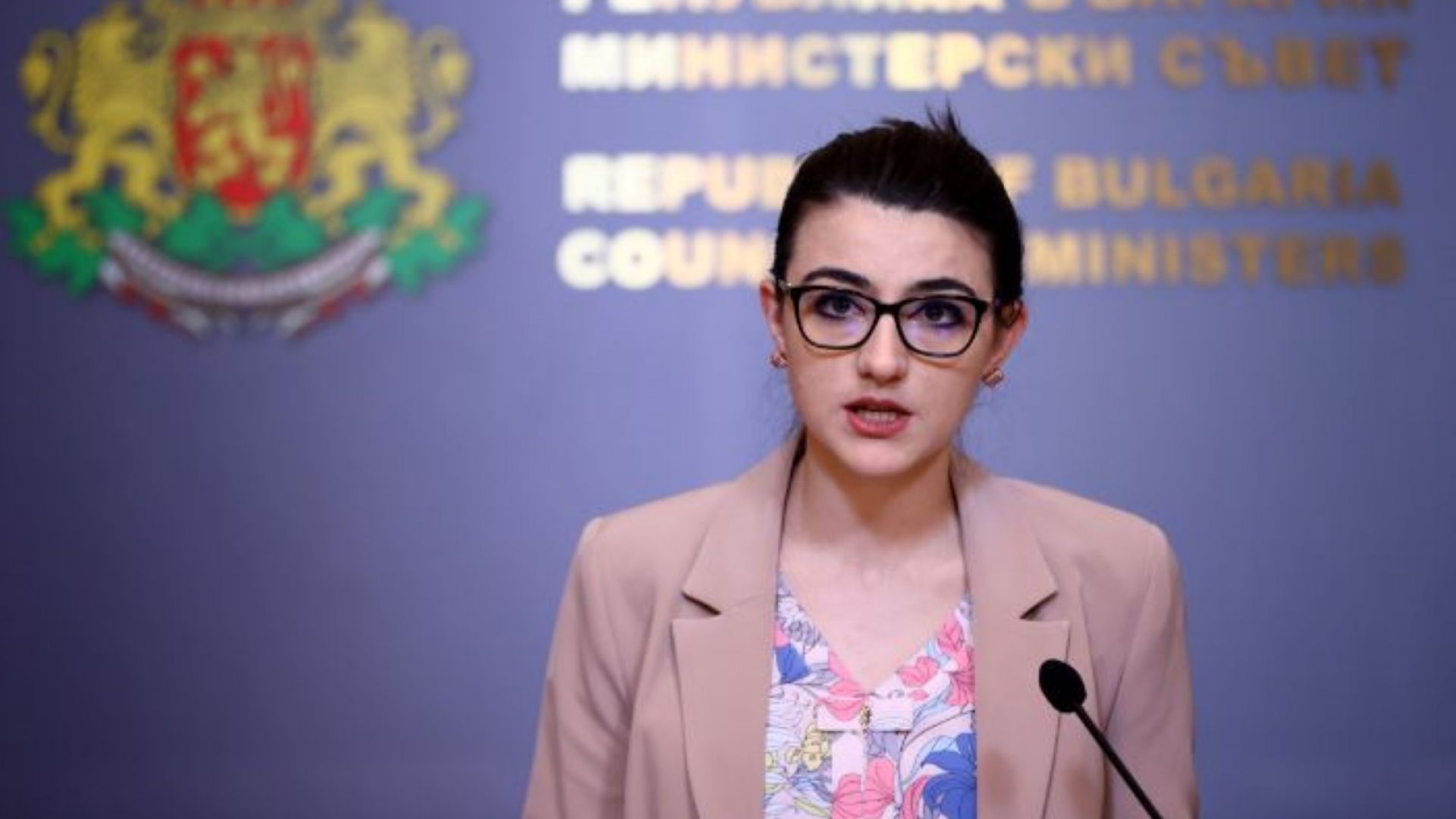 Лена Бориславова обеща в службите да няма бивши агенти на вражеска държава или на ДС
