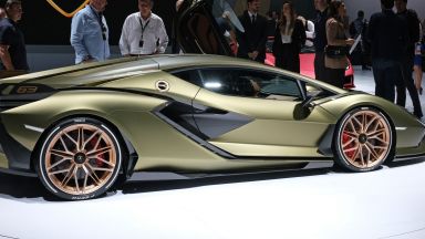 Поръчково Lamborghini Sian струващо около 7 милиона лева пристигна в