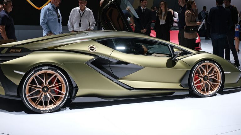 Поръчково Lamborghini Sian, струващо около 7 милиона лева, пристигна в