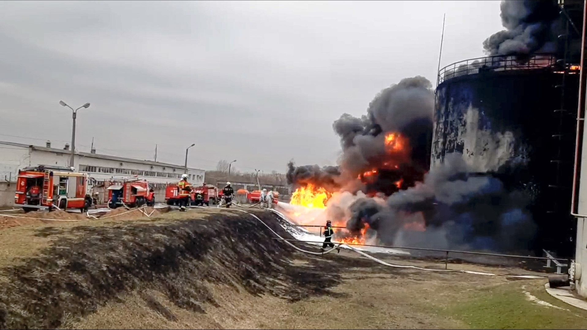 Пожарът на петролната база в Белгород в началото на април