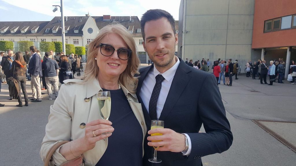 Кирил с майка си Анна на дипломирането си във филмовата академия в Лудвигсбург