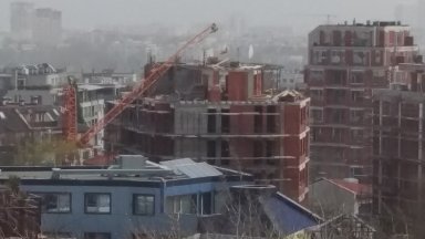 Кран се стовари върху строителна площадка в столичния квартал Овча