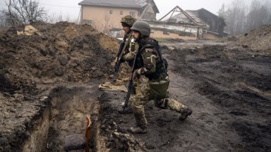 Украйна губи между 60 и 100 военни всеки ден, Русия обвини САЩ, че "налива масло в огъня" 