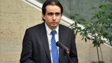 Министърът на електронното управление Божидар Божанов отрече да е разпореждал