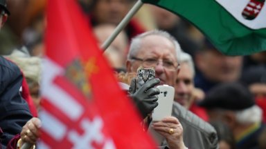 Унгарците гласуват днес на парламентарни избори след напрегната кампания доминирана