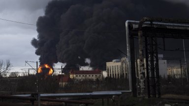 При атака е убит един охранител и са нанесени щети