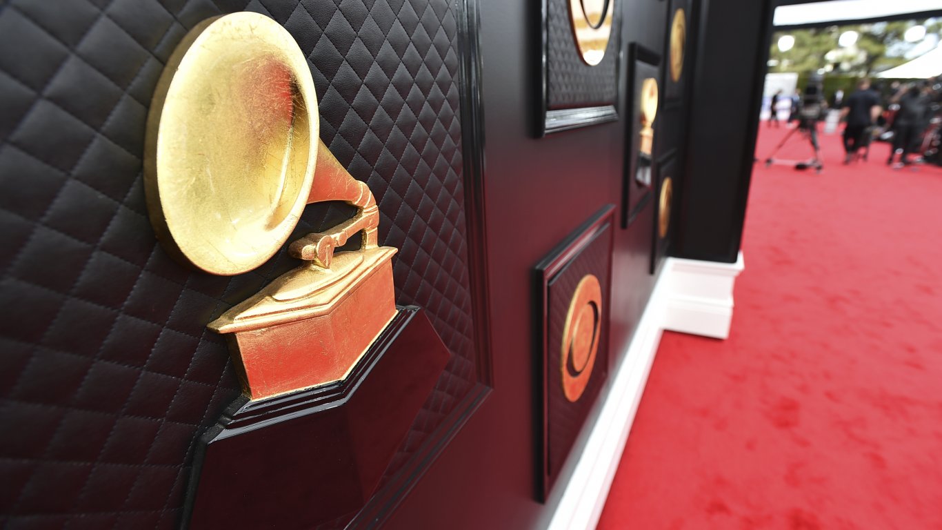 Карол Джи и Бед Бъни доминираха на наградите "Грами" за латино музика