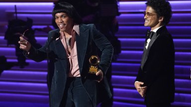 Раздадоха награди Грами 2022: Silk Sonic взе приза за песен на годината (видео)