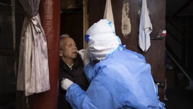 Китай прати 10 000 медици в Шанхай за Covid тестване на 26-милионния град (снимки и видео)