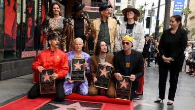 Почти 40 г. след своето сформиране, "Red Hot Chili Peppers" със звезда на Алеята на славата 