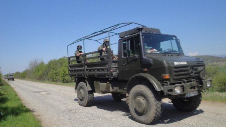 Военен камион, превозващ мигранти, е катастрофирал в района на малкотърновското
